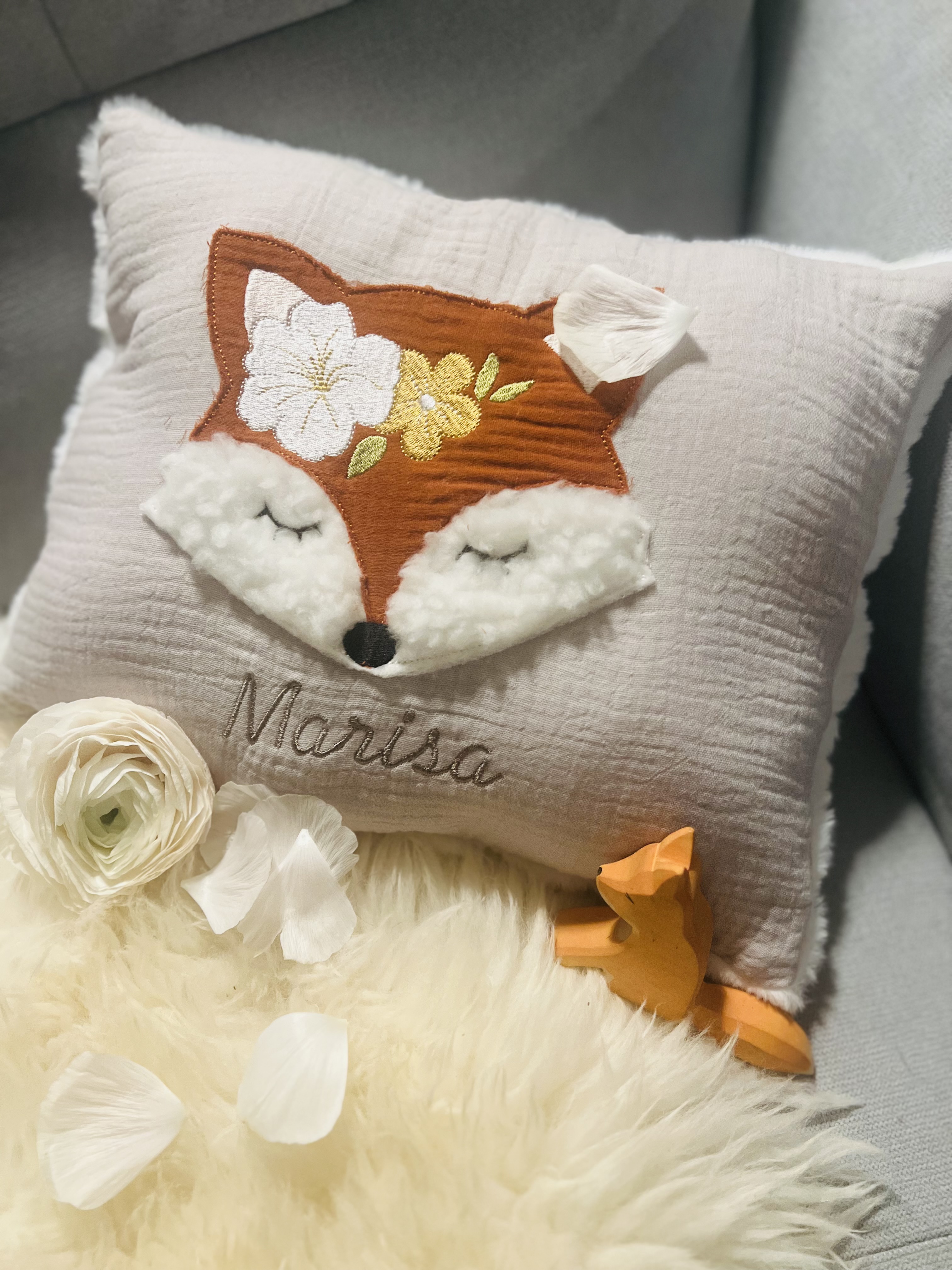 Kleines Namenskissen Motiv von Stickerei Liebelei - Handgemacht in der Schweiz