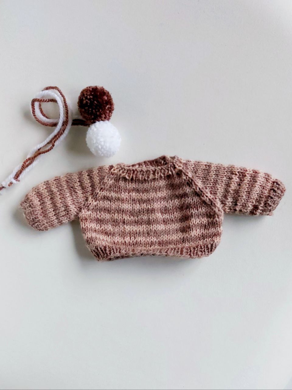 Strickpullover Beige Braun für Kaninchen-, Rehkitz- und Hasenpuppen von Soso - Handgemacht in der Schweiz