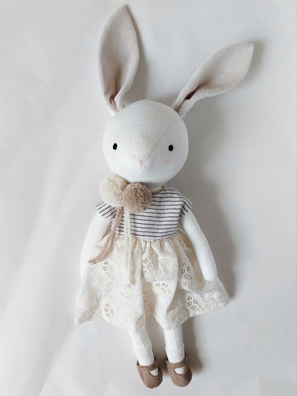 Hasenpuppe Offwhite mit sandfarbenen Ohren von Soso - Handgemacht in der Schweiz