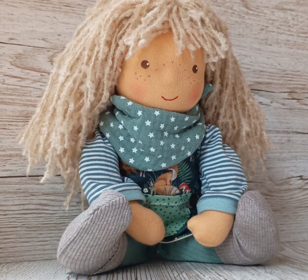 Greta - Puppenkind nach Waldorf Art von Jotte Unikate - Handgemacht in der Schweiz